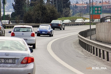 Povoljni uslovi za vožnju, pojačan intenzitet saobraćaja na graničnim prelazima