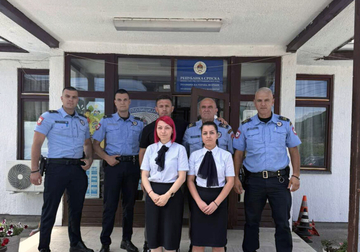 Humana misija: Službenici PU Zvornik PRIKUPILI OKO 8.000 KM za liječenje djevojčice Mihaele Filipić