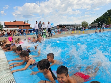Završena besplatna Škola plivanja u Ugljeviku: Mališani radosno zaplivali prvi put