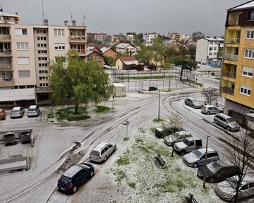 Nevrijeme i grad pogodili Kostajnicu i Modriču (FOTO)