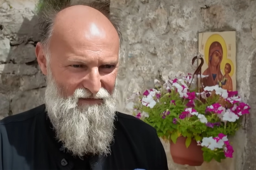 Već 16 godina samuje u crkvi bez ijednog prozora: Društvo mu prave samo dva galeba