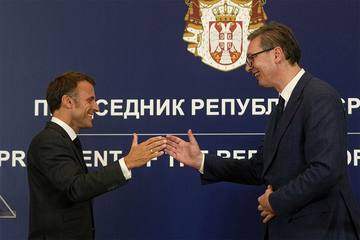 Detalji prijema za Makrona: Vučić pjevao kosovske pjesme