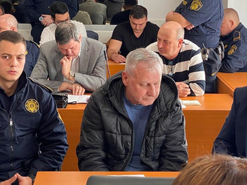 Inspektor maloljetnicama davao drogu, policajci ugovarali mušterije