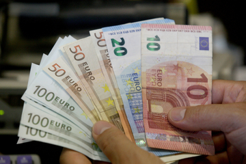 Koliko novca treba imati kod kuće: Stručnjaci izašli sa konkretnom cifrom koju treba čuvati za "crne dane"