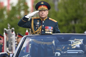 Putin smijenio vrhovnog komandanta koji je komandovao paradom u Moskvi