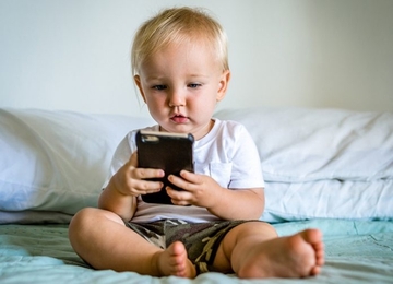 Rješenje problema se ni ne nazire: Iako su svi svjesni negativnih posljedica, telefoni ostaju u učionicama