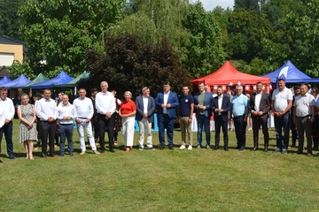 Sajam domaćih proizvoda u Loparama okupio dijasporu i goste iz Švajcarske /FOTO/