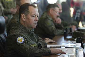 Medvedev prijeti nuklearnim udarom na Ukrajinu