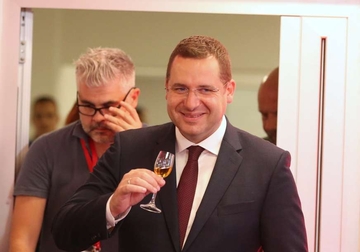 U SNSD-u počeli sa slavljem, čeka se obraćanje Dodika