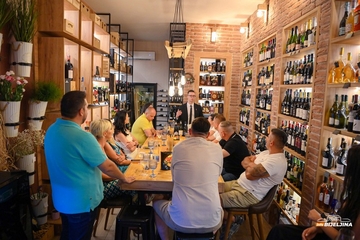 Prva vinska radionica u Wine and Flower shopu Bijeljina: Uživali u čarima italijanskih vina (FOTO)