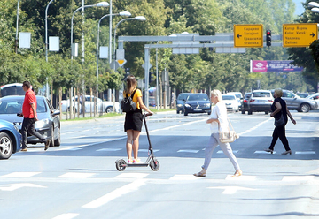 Mnogi krše pravila za vožnju električnih trotineta, pogledajte šta se sve kažnjava