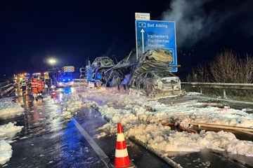 Vozaču iz BiH izgorio šleper sa natovarenim mercedesima