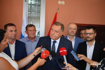 Dodik prisustvuje opštinskoj izbornoj konferenciji SNSD-a u Ugljeviku