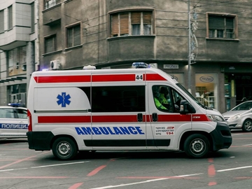 Preminula žena koju je udario otpali točak sa autobusa