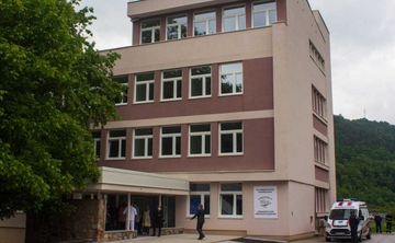 Haos u bolnici u Foči: Lupao stvari, bacio sto na blagajnicu