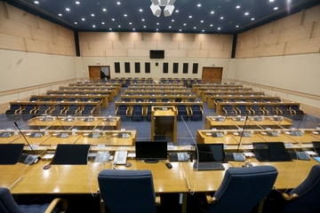 Poslanici Narodne skupštine RS usvajaju zakone za jednokratnu upotrebu