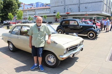 Vozi ga pola vijeka bez kvara: Boško (88) i njegov opel prešli pola miliona kilometara – i dalje zajedno na putu