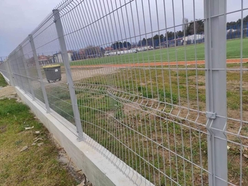 Vandalizam u Bijeljini: Oštetili ogradu kod pomoćnih terena FK "Radnik" 