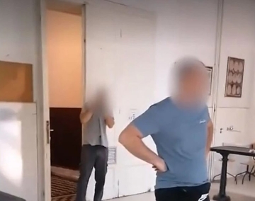 "Ustani sine, zora je!" Skandalozan snimak, mladići pjevali pored tijela na stolovima za obdukciju