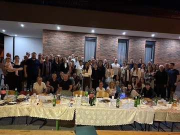 Komšijski ručak u banjalučkom naselju Drakulić: Svake godine 70 komšija slavi prijateljstvo nasred ulice