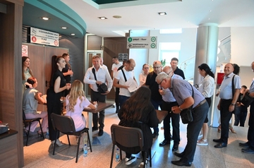 Bijeljina: Uskoro Izvještajna Skupština SDS-a, STROGE KONTROLE pri ulazu  (FOTO) 