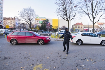 Pucao iz mercedesa u centru Bijeljine, oduzet mu gasni pištolj