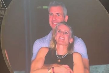 Nezapamćena scena na koncertu: Kris Martin slučajno prikazao par u ljubavnoj aferi (VIDEO)