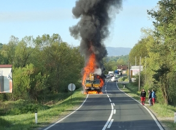 ZAPALIO SE KAMION Saobraćaj potpuno obustavljen