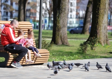 Bijeljinac koristio porodiljsko za četvrto dijete, izračunali da im je to isplativije: “Mi smo jedna srećna porodica”