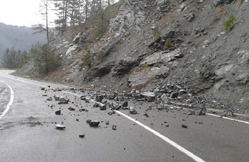 Opasnost od odrona u usjecima i pored kamenih kosina