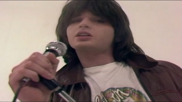 Pjesma “Ti samo budi dovoljno daleko” posvećena je jednoj od najljepših Jugoslovenki: Velika ljubav koja je završila “prevarom” (VIDEO)