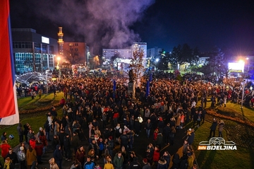 Večeras u Bijeljini organizovano paljenje badnjaka na Trgu