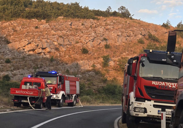 Stotinu vatrogasaca gasilo stihiju: Na požarištima u okolini Trebinja POVOLJNIJA SITUACIJA