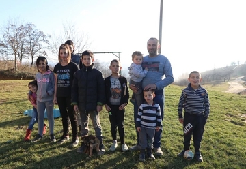 Dobili 12 djece za 12 godina braka: Radimo od jutra do mraka, kuća je na kredit ali se ne predajemo (FOTO)