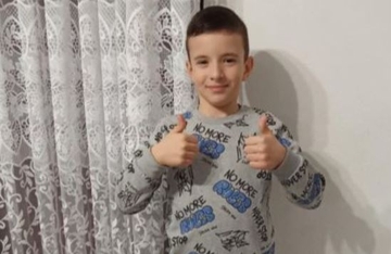 Pokrenut apel za liječenje Danina Mehića (9) iz Travnika: Ovaj maleni heroj od rođenja ima kraću lijevu nogu