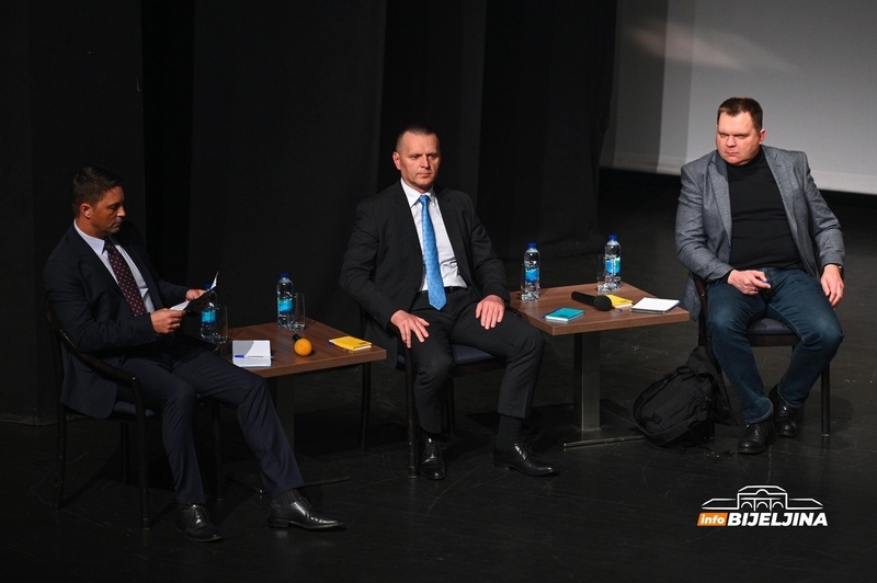 Lukač: Srbi ne treba da se miješaju u rusko-ukrajinski sukob