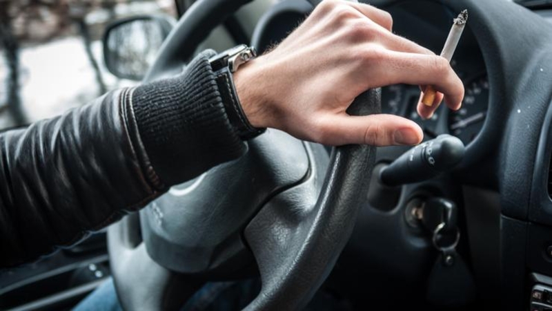 Pušenje u kolima? Kazna 3.000 evra