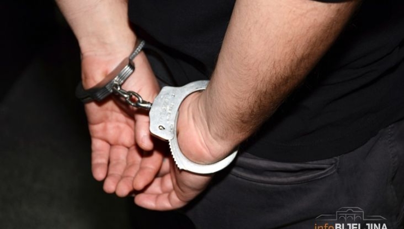 Srbin varao ljude po Njemačkoj: Pozivao starije i lagao da su njihovi unuci imali saobraćajke, pa tražio novac