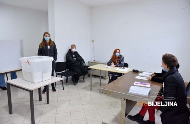 Na 15 biračkih mjesta moći će da glasa 11.500 državljana Srbije