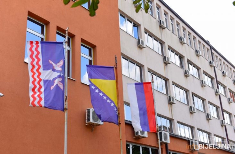 Bijeljina: Optužen da je htio da ubije maloljetnika, nož mu zario u grudi