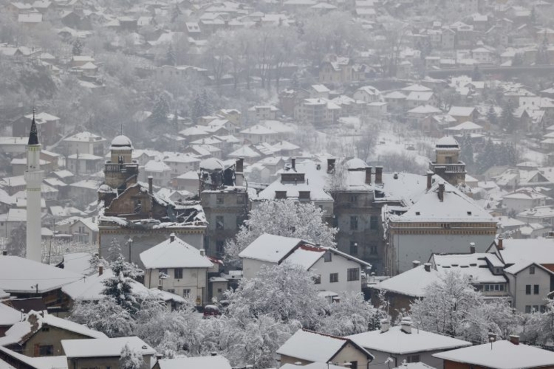 Snijeg u aprilu zadao muke vozačima