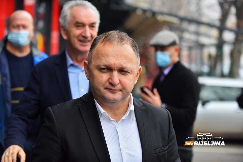 DEBAKL bijeljinskog SDS-a, BROJANJE GLASOVA i dalje u toku