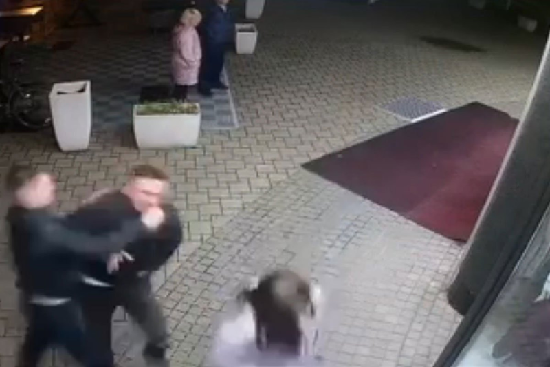 Detalji incidenta u Banjaluci: Prolaznici ignorisali tuču, pretučeni mladić se ne sjeća napada