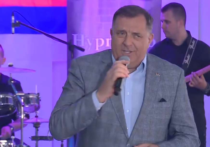 "Ovo je čovjek neki što mi uze sve" Dodik u Bijeljini zapjevao poznati hit