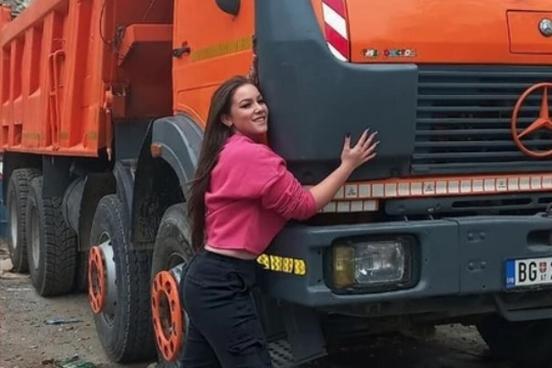 Jovana ima C kategoriju, crni pojas i to nije sve "Ujutru idem na fakultet, popodne vozim kamion, a uveče kafica"