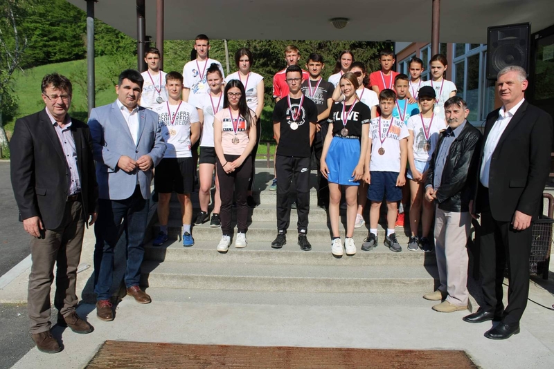 Lopare: Održana ulična trka osnovaca i srednjoškolaca (FOTO)