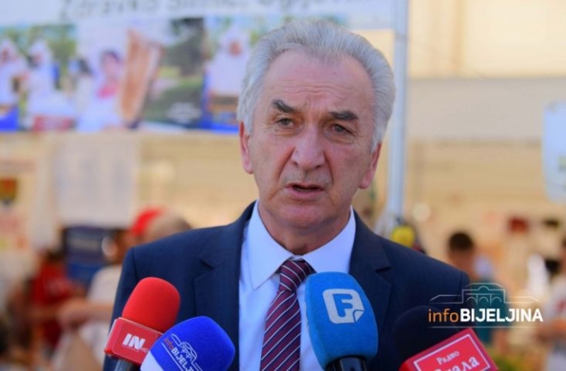 "Nije šest, nego dvije" Šarović poručio da je spreman da dokaže porijeklo nekretnina u Srbiji