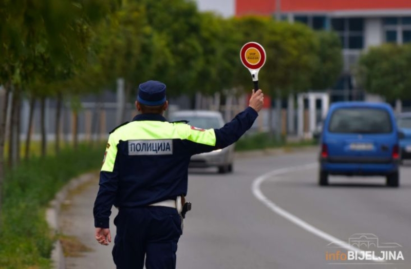 PU Foča: Nadzornim kamerama "ulovili" dva vozila sa neodgovarajućima tablicama