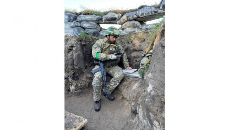 Ukrajinski profesor drži PREDAVANJA STUDENTIMA IZ ROVA dok brani zemlju