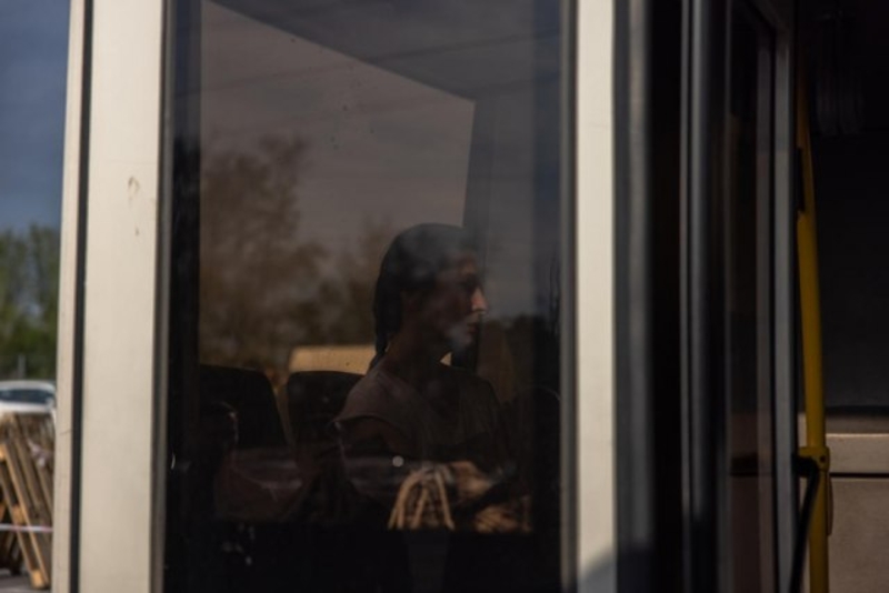 Kamenovan autobus koji prevozi Srbe na KiM